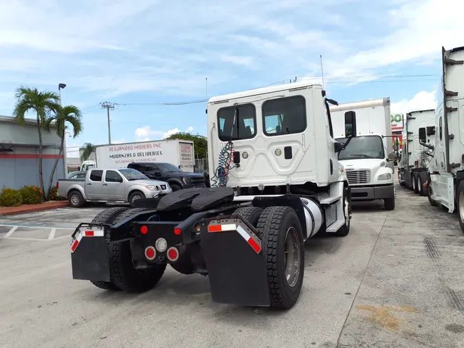 2016 FREIGHTLINER/MERCEDES CASCADIA 113