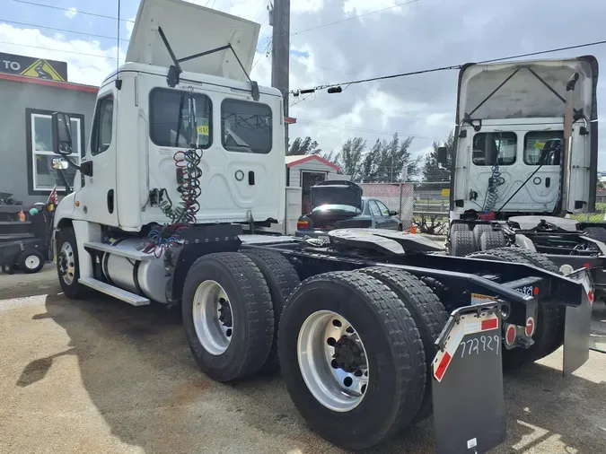 2018 FREIGHTLINER/MERCEDES CASCADIA 125