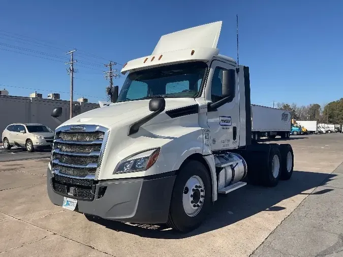 2018 Freightliner T12664ST