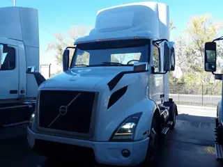 2019 VOLVO VNR42T 300
