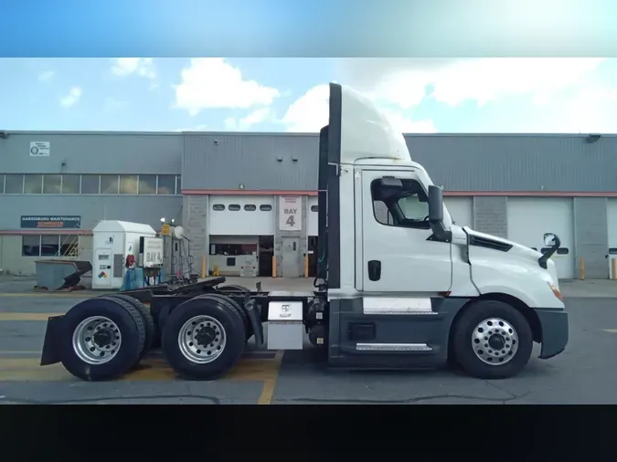 2021 Freightliner Cascadia 126
