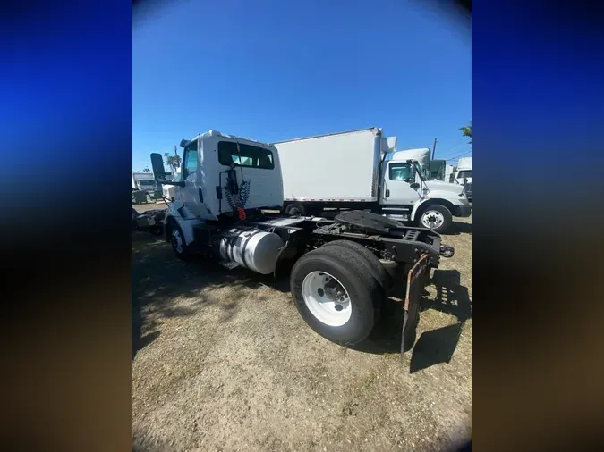 2019 NAVISTAR INTERNATIONAL RH613 DAYCAB S/A