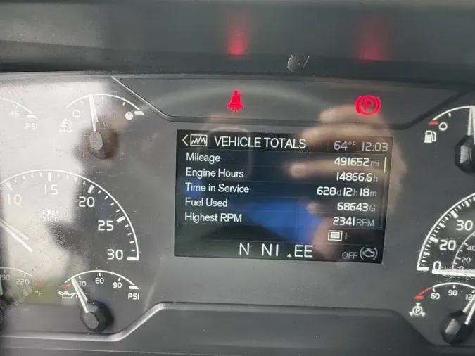 2021 VOLVO VNL64T760