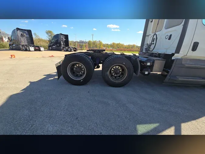 2020 Freightliner Cascadia 126