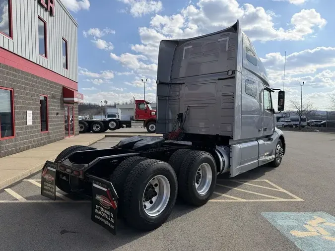 2022 Volvo VNL64T760