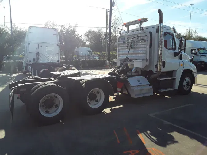 2016 FREIGHTLINER/MERCEDES CASCADIA 125