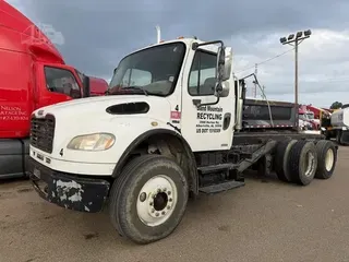 2005 FREIGHTLINER BUSINESS CLASS M2 106