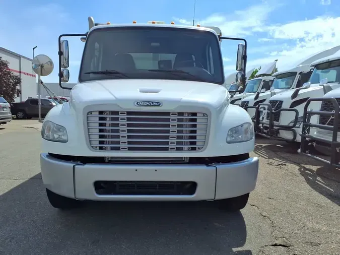 2017 FREIGHTLINER M2 106