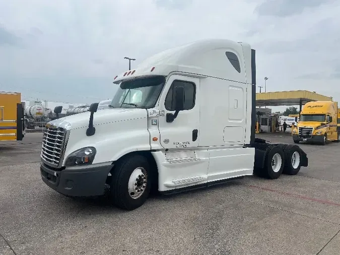 2020 Freightliner X12564ST