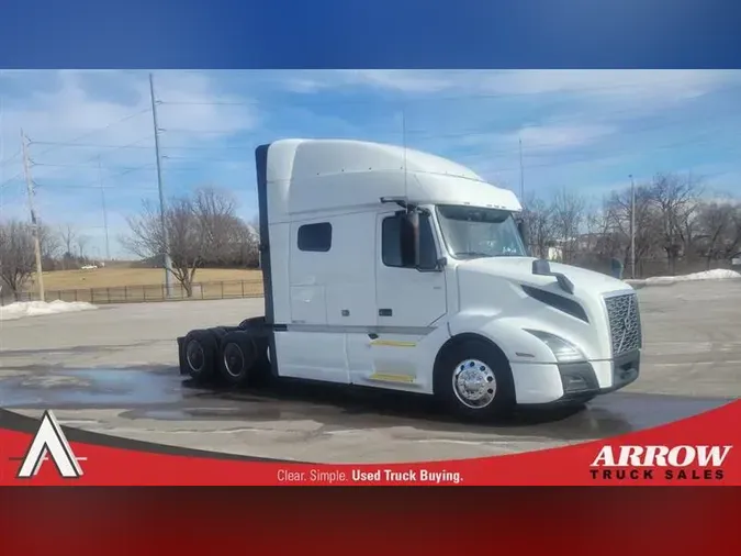 2021 VOLVO VNL740