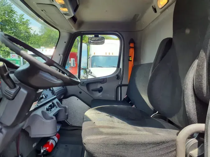 2018 FREIGHTLINER M2 106
