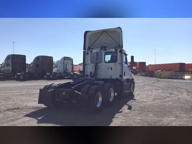 2020 Freightliner Cascadia 126