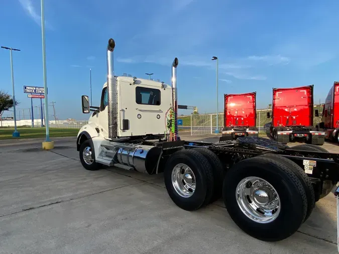 2026 Kenworth T880
