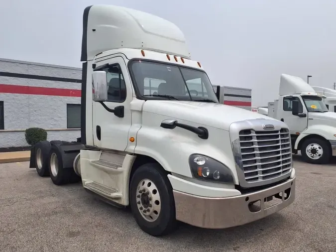 2019 FREIGHTLINER/MERCEDES CASCADIA 125fcf13a5271b3f65936eeb0ed8085aada