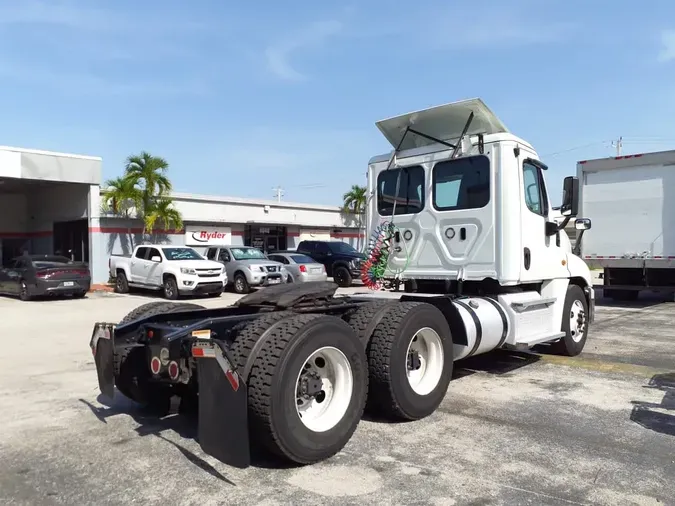 2019 FREIGHTLINER CASCADIA 125