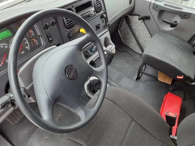 2018 FREIGHTLINER M2 106