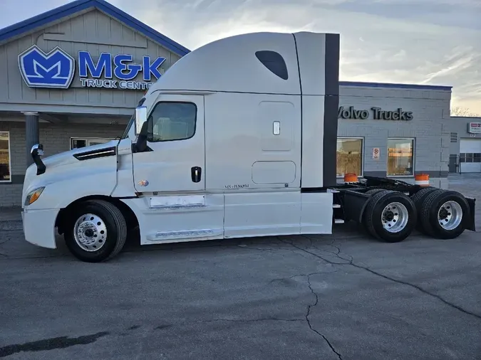 2023 FREIGHTLINER Cascadia 126