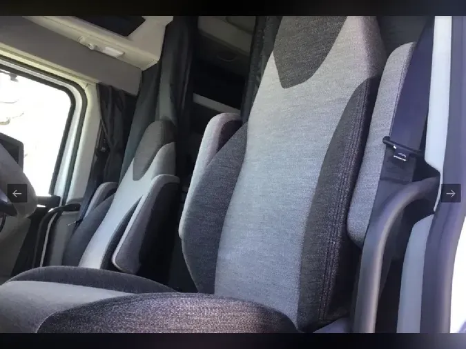 2025 VOLVO VNL64T860