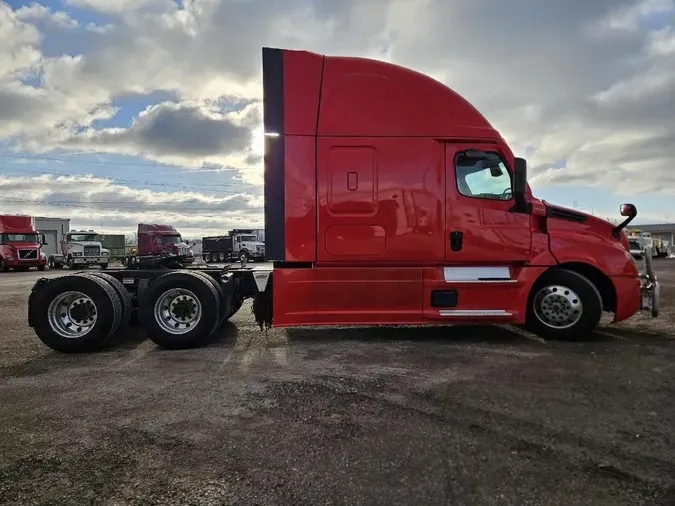 2021 FREIGHTLINER Cascadia 126