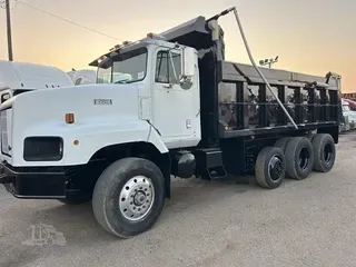 1996 INTERNATIONAL PAYSTAR 5000