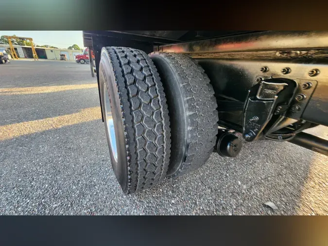 2019 Peterbilt 337
