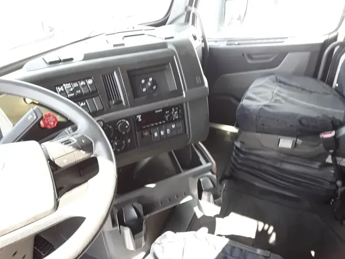 2020 VOLVO VNL64T-760