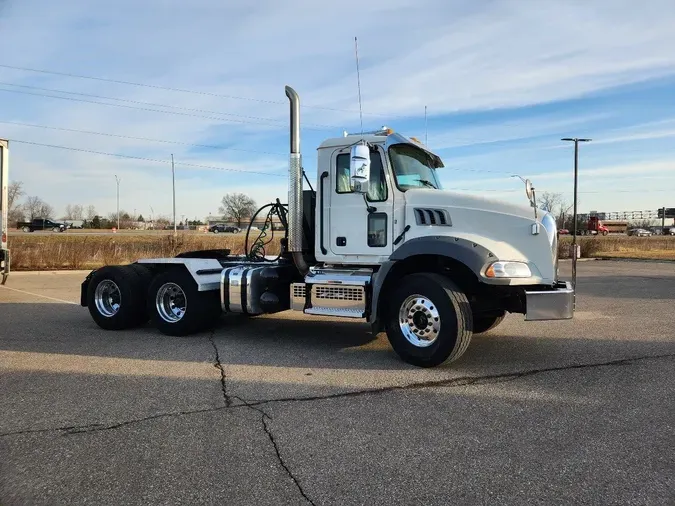 2020 MACK GR64BT