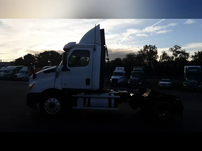 2020 Freightliner Cascadia 126fd03893375cb1b598b0e0f8dc49dbd13