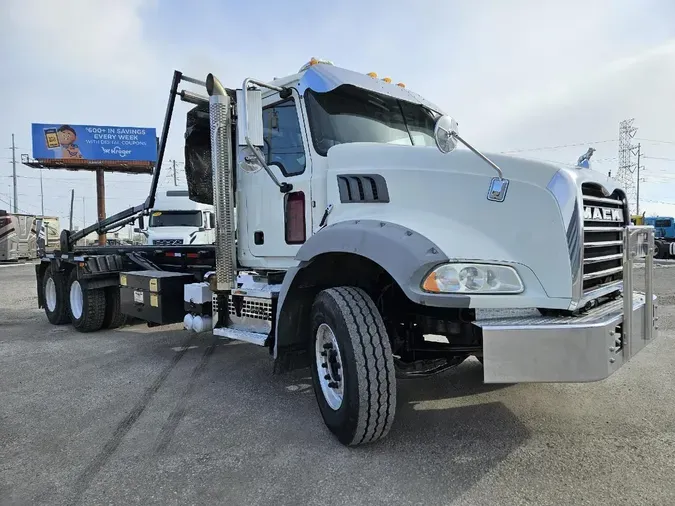 2019 MACK GU813