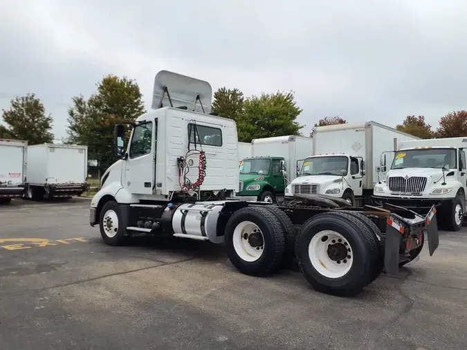 2019 VOLVO VNL64T-300