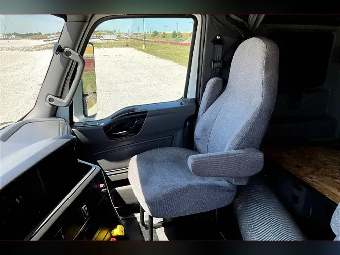 2022 INT LT625 6x4