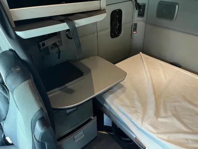 2022 Kenworth T680fd0d6ab37e1a90f731f89c57d6922067