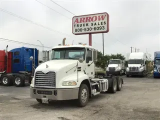 2015 MACK CXU613