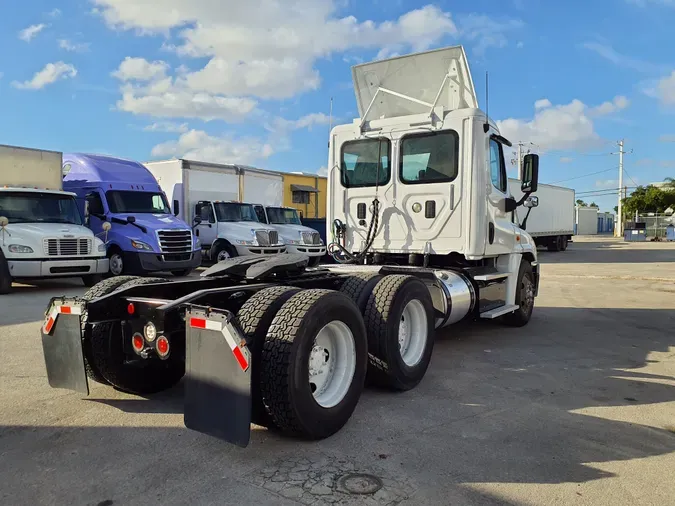 2016 FREIGHTLINER/MERCEDES CASCADIA 125