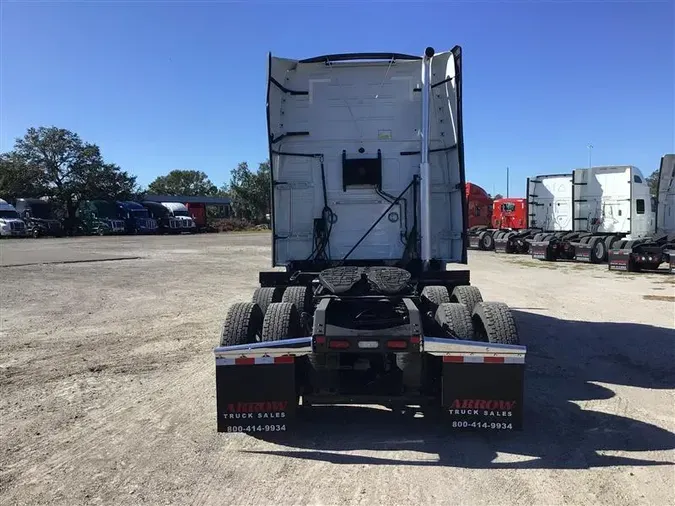 2021 VOLVO VNL64T760