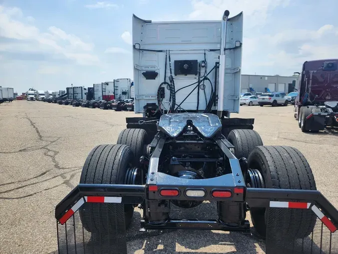 2024 VOLVO VNL64T740