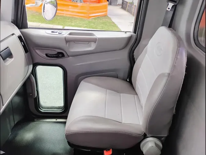 2019 Peterbilt 330