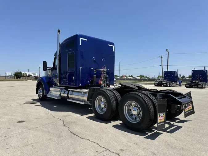 2022 Kenworth W990