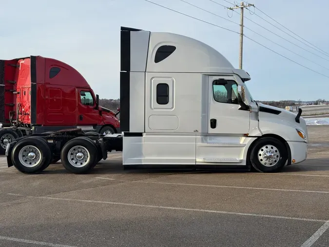 2023 FREIGHTLINER Cascadia 126