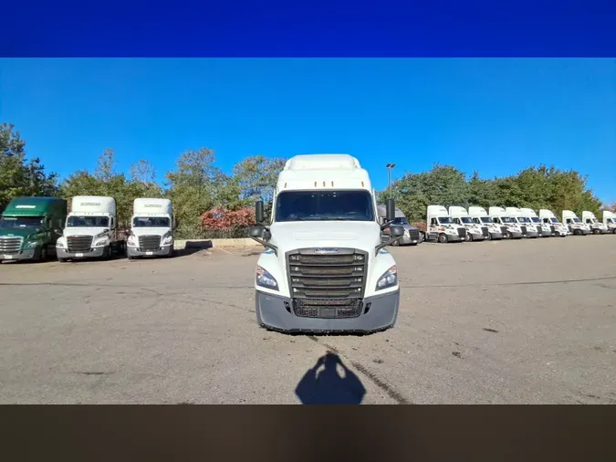 2021 Freightliner Cascadia 126