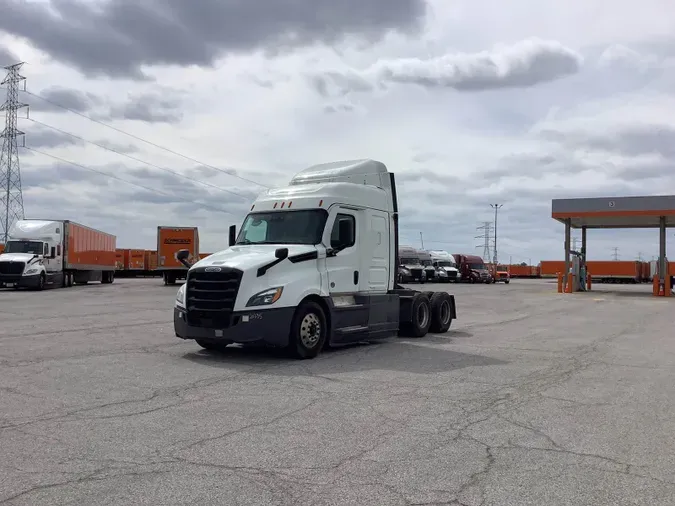 2021 Freightliner Cascadia 126