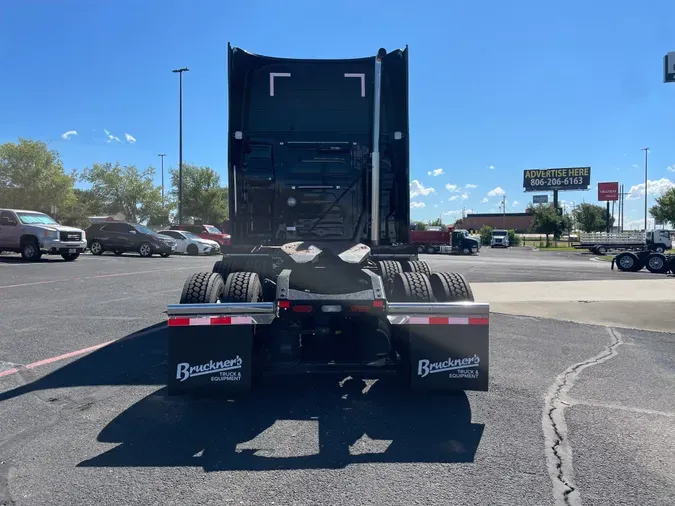 2025 VOLVO VNL64T860