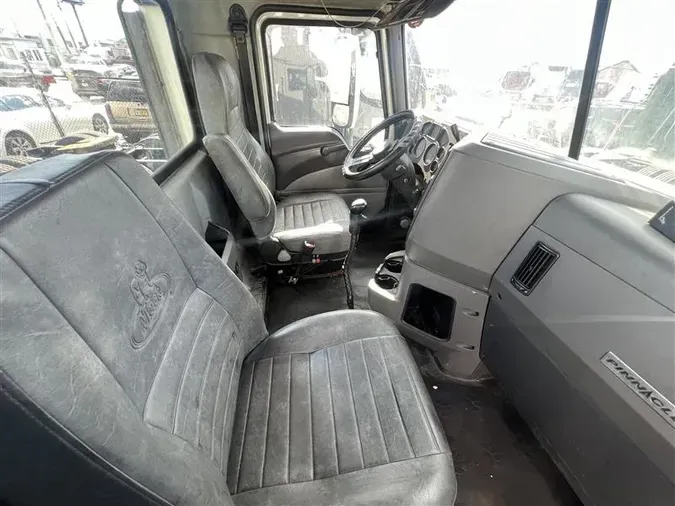 2016 MACK CXU613