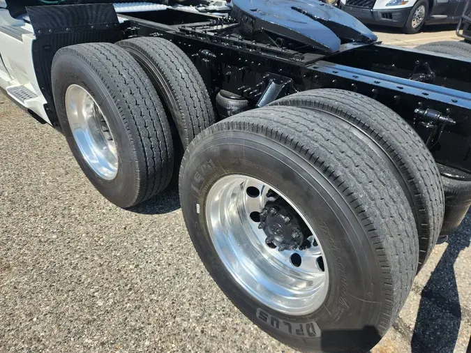 2021 VOLVO VNL64T760