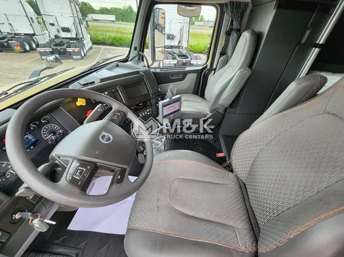 2024 VOLVO VNL64T860