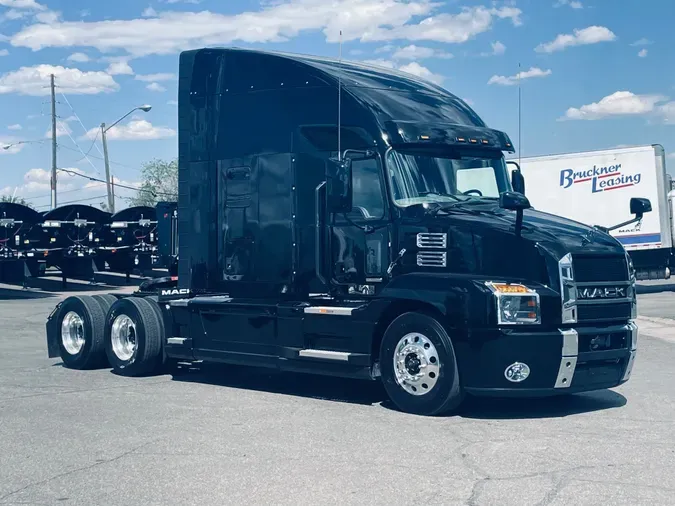 2025 MACK AN64T70