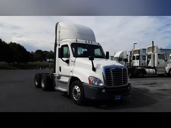 2019 Freightliner Cascadia 125fd35d399ed4806b1c564573cff631354
