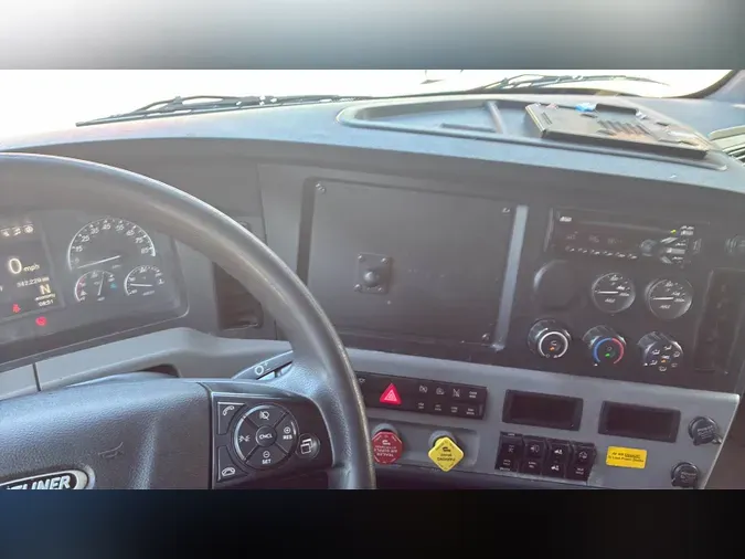 2022 Freightliner Cascadia 126fd38b13619f0595ff4b0fffd7a7015f7