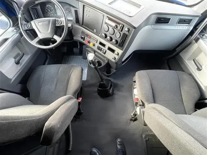 2019 FREIGHTLINER CA126