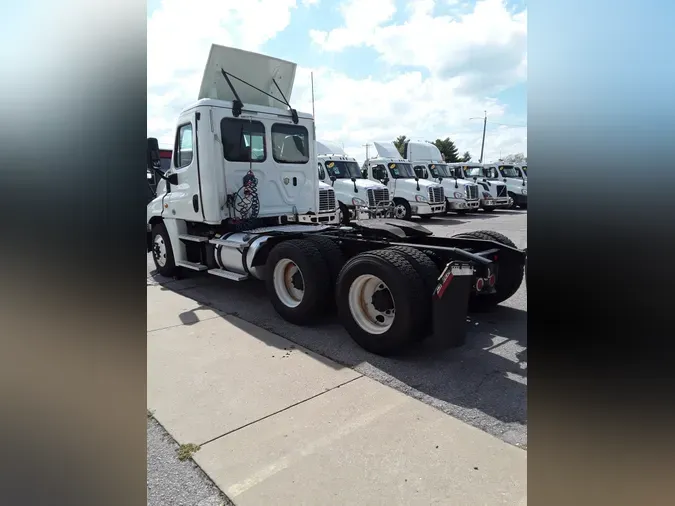 2018 FREIGHTLINER/MERCEDES CASCADIA 125